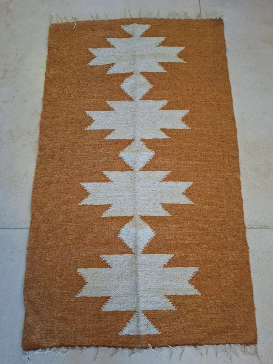 TORO TORO / ALFOMBRA MOMO 140cm x 80cm
