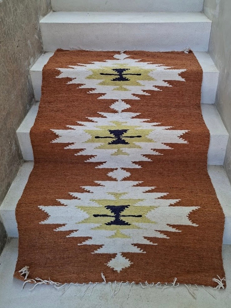 TORO TORO / ALFOMBRA TRES OJOS 140cm x 80cm