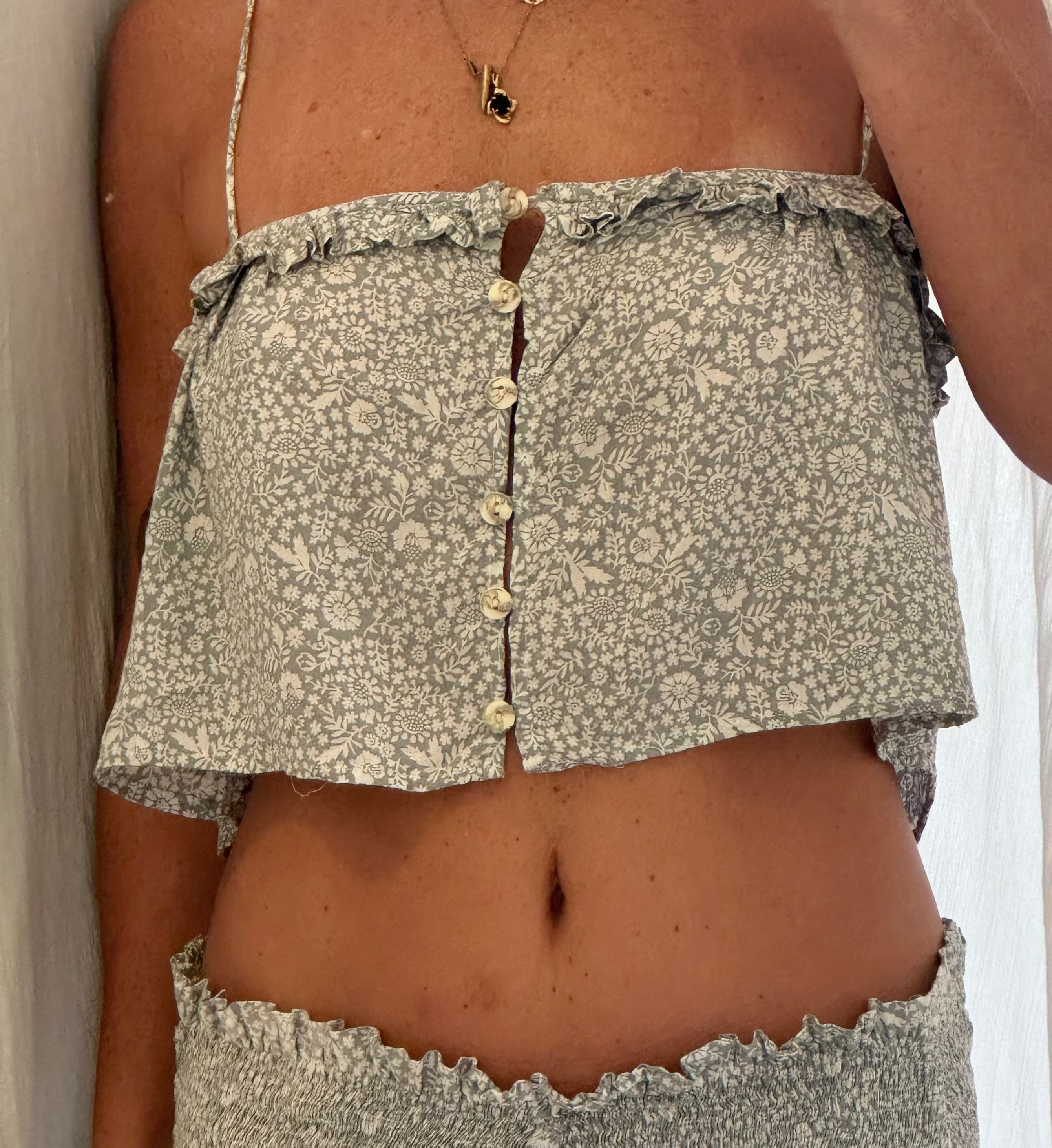 re[WORKED] DUSTY FLORAL RUFFLE BLOUSE
