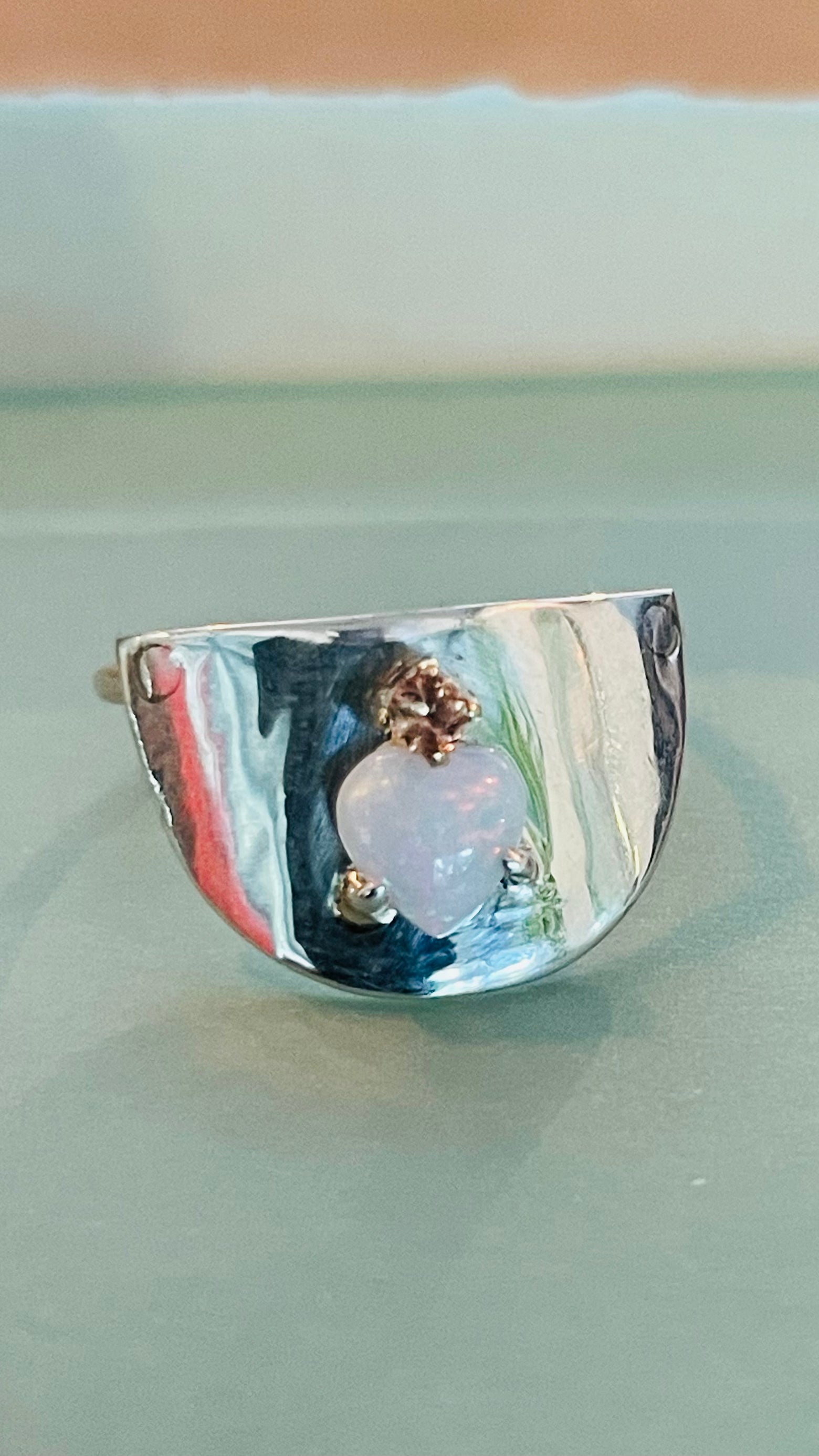 SANCT DESIDERATA / SHIELD RING HEART OPAL