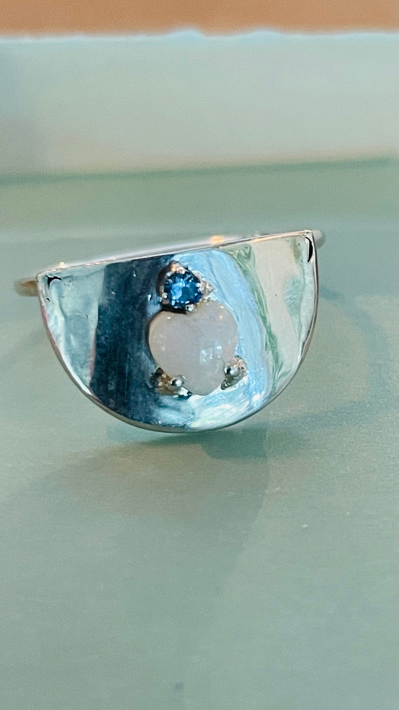 SANCT DESIDERATA / SHIELD RING HEART OPAL