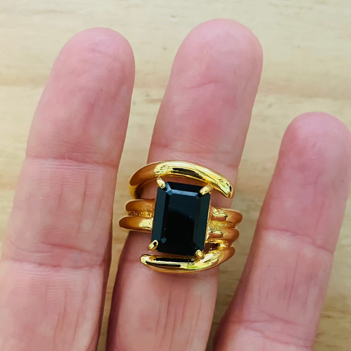 BRITT BOLTON / GOLD-PLATED GEMSTONE WRAP RING W / BLACK ONYX