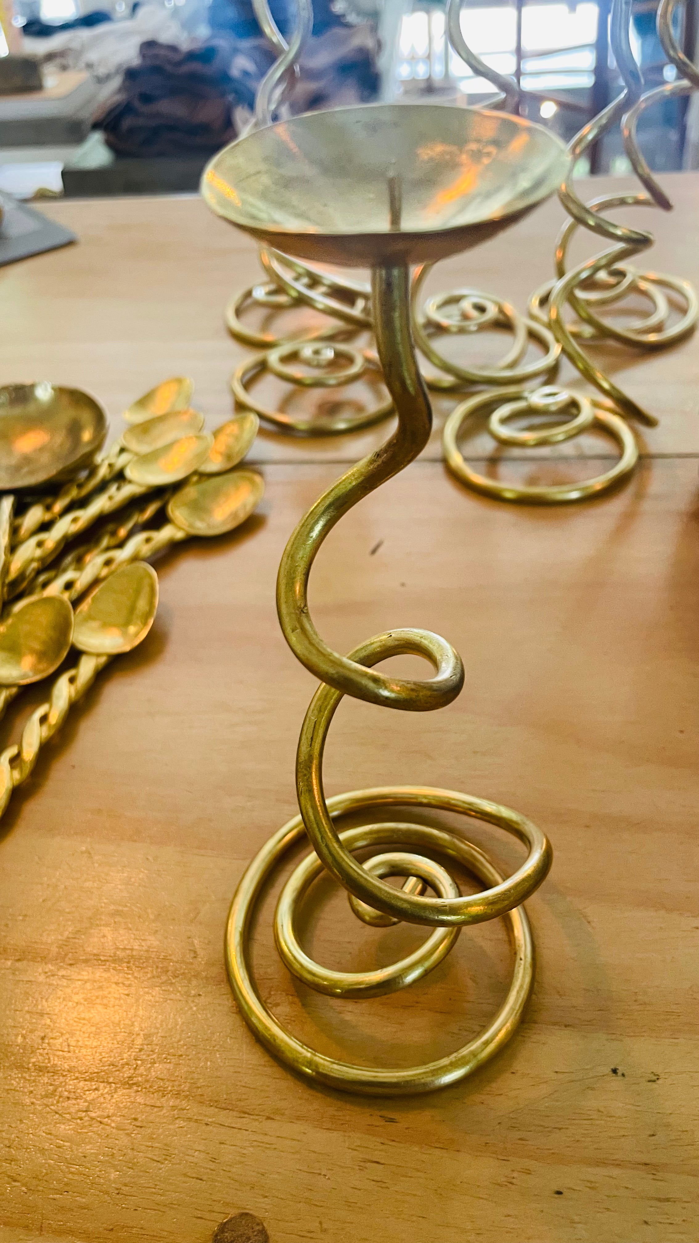 TOTEM HOME / BRASS SPIRAL CANDLESTICKS