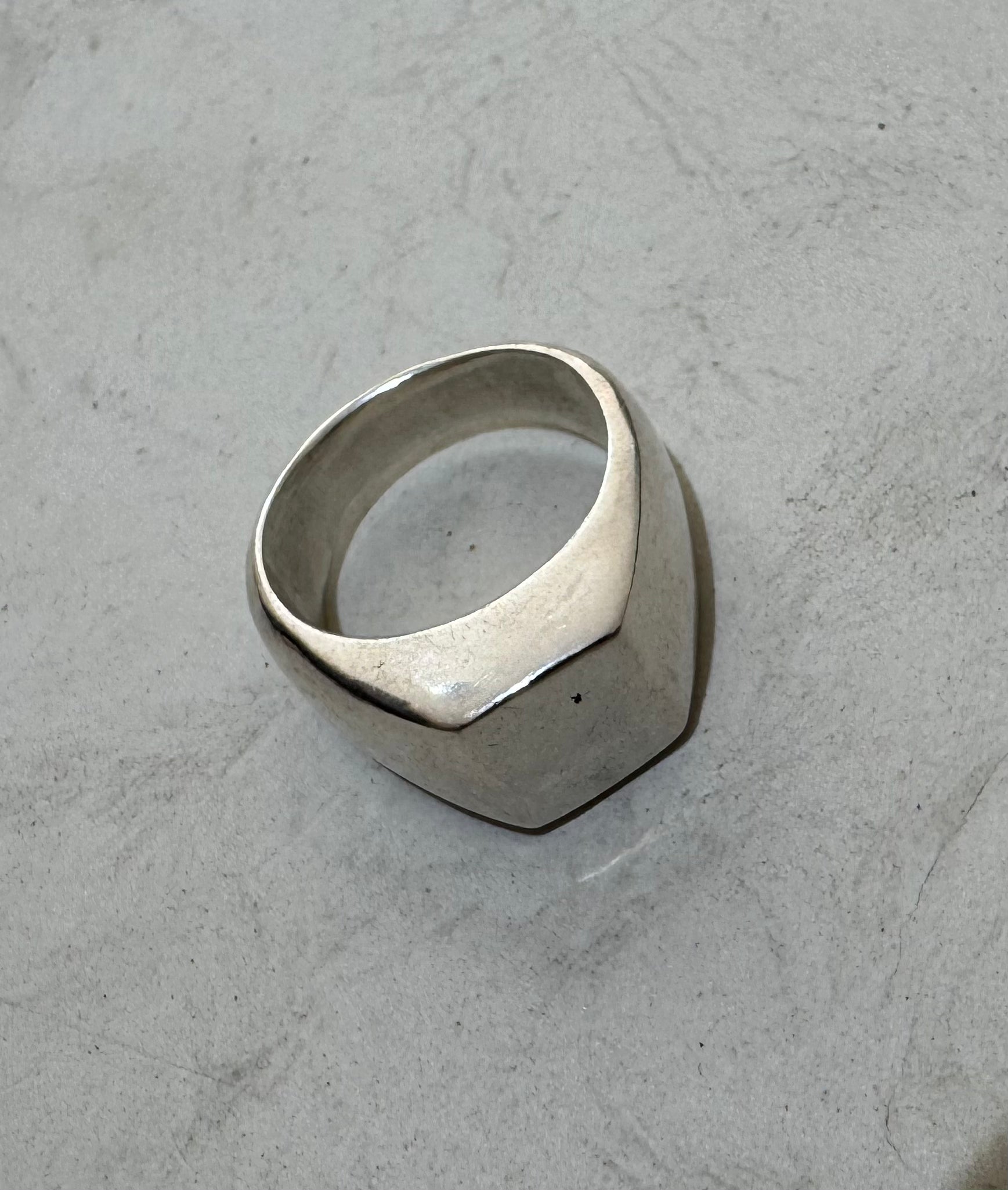 ELISE ESTELLE / SIGNET RING