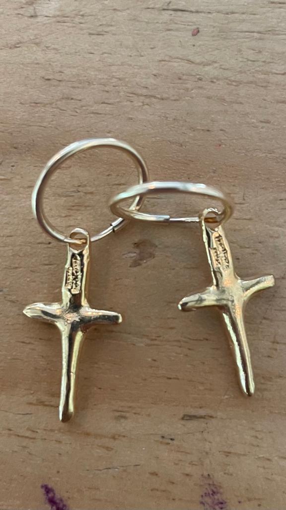 BRITT BOLTON SMALL GOLD CROSS HOOP EARRINGS