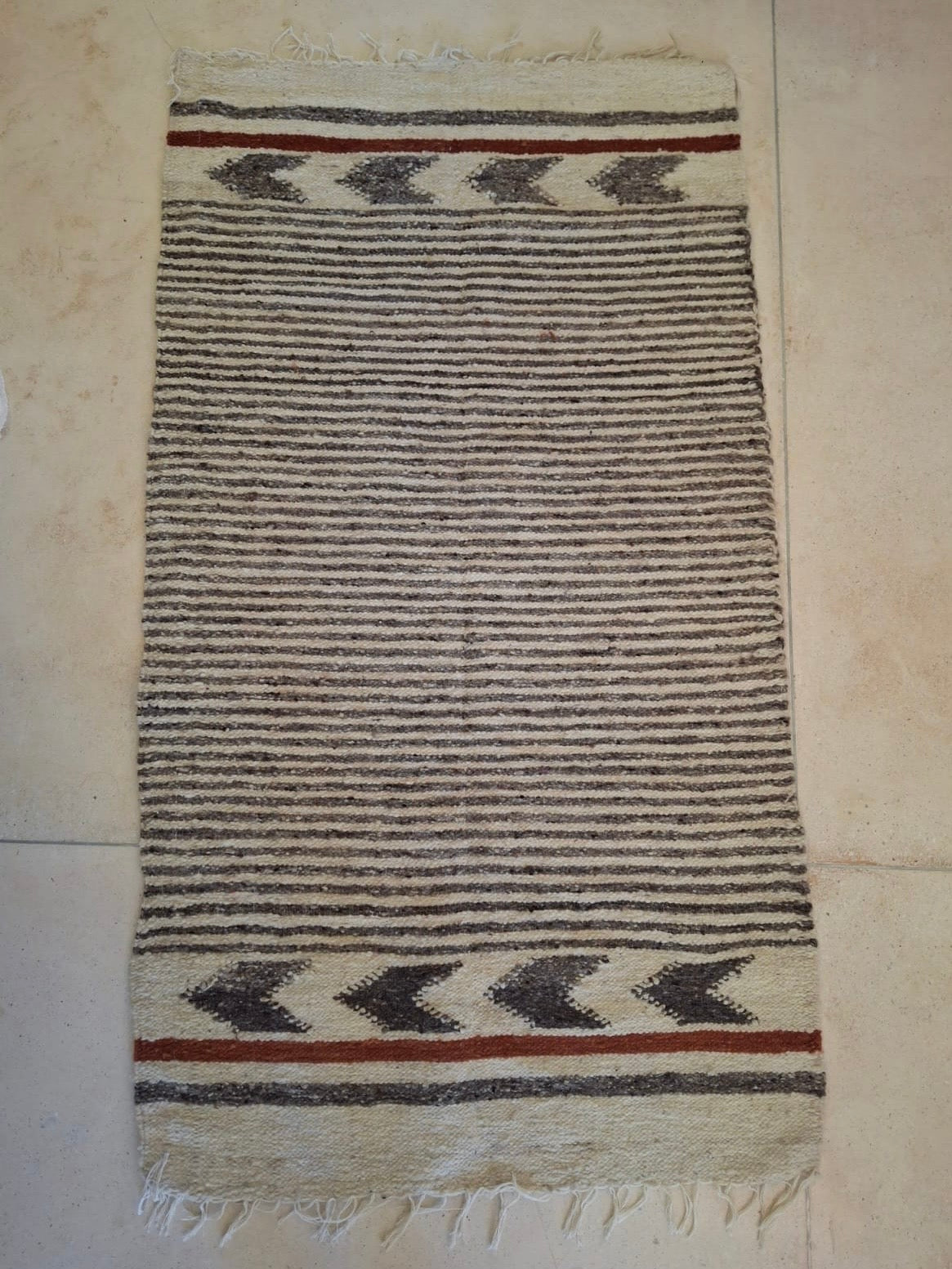 TORO TORO / ALFOMBRA LINEAS 140cm x 80cm
